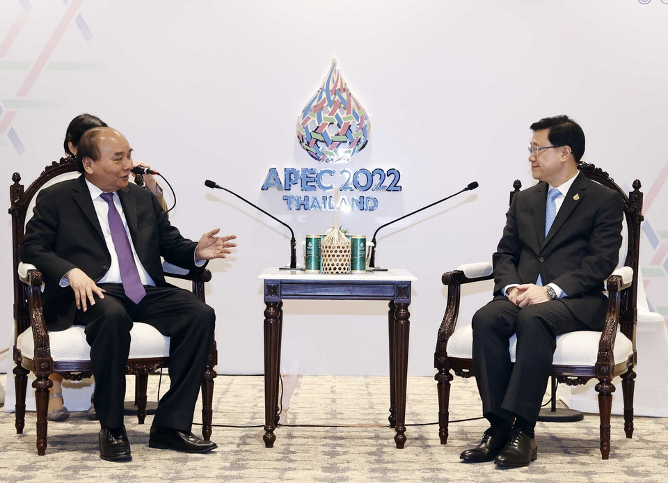 Sáng 19/11, tại thủ đô Bangkok, Thái Lan, Chủ tịch nước Nguyễn Xuân Phúc gặp ông Lý Gia Siêu, Trưởng Khu hành chính đặc biệt Hong Kong-Trung Quốc. (Ảnh: Thống Nhất/TTXVN)