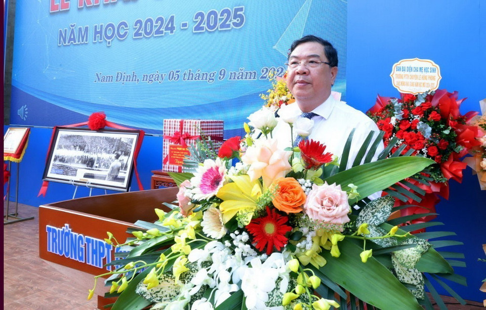 Bí thư Tỉnh ủy Nam Định Phạm Gia Túc phát biểu trong lễ khai giảng tại trường THPT Chuyên Lê Hồng Phong. (Ảnh: Nguyễn Lành/TTXVN)