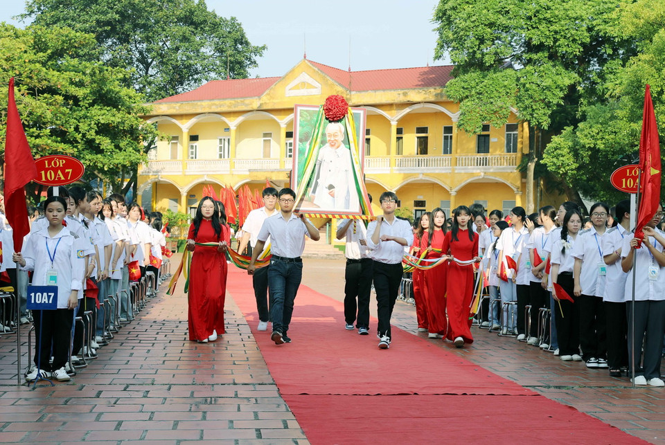 Lễ khai giảng tại trường THPT Việt Trì (Phú Thọ). Năm học 2024-2025, Phú Thọ đón hơn 397.000 học sinh các cấp. (Ảnh: Tạ Toàn/TTXVN)