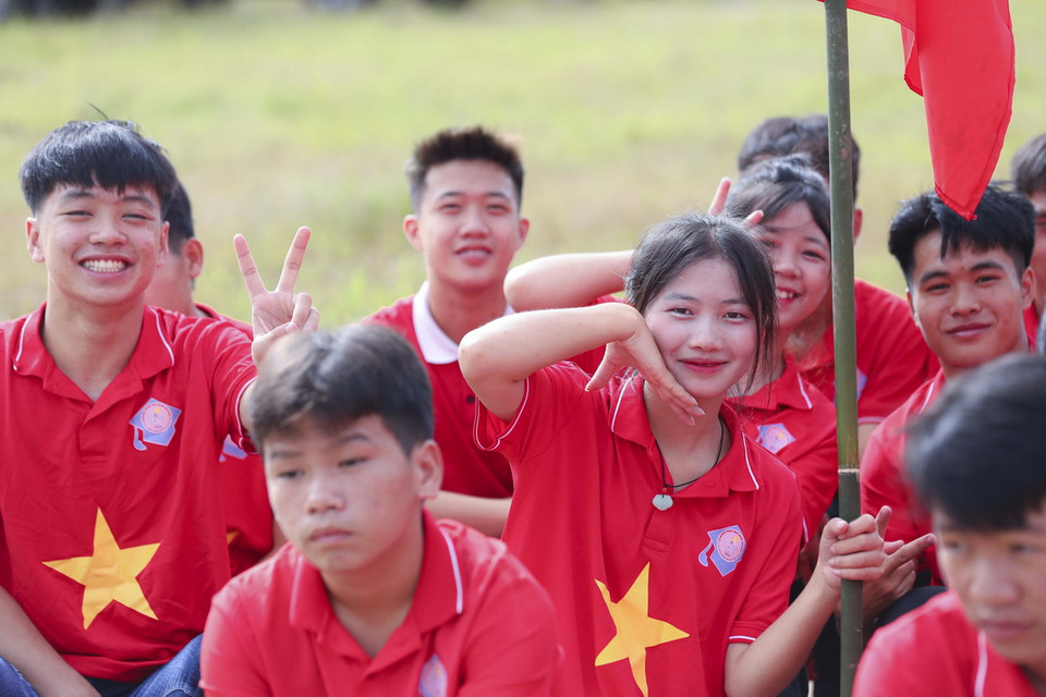 Học sinh huyện biên giới Nậm Pồ (Điện Biên) phấn khởi bước vào năm học mới. (Ảnh: Xuân Tư/TTXVN)