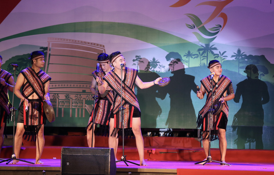 Những tác phẩm mang âm hưởng đại ngàn Tây Nguyên được giữ nguyên vẹn qua bao thế hệ. (Ảnh: Hoàng Đạt/Vietnam+)