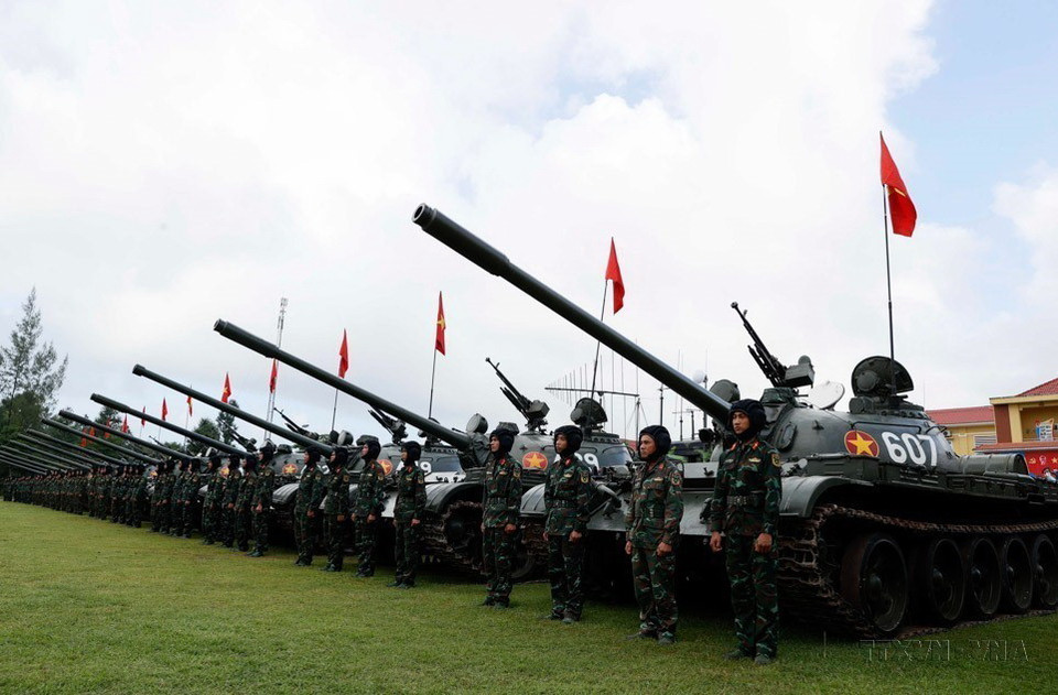 Lữ đoàn Tăng thiết giáp 574, Quân khu 5, đặc biệt coi trọng huấn luyện đồng bộ, chuyên sâu, sát nhiệm vụ, đối tượng, địa bàn và phương án tác chiến. (Ảnh: Thống Nhất/TTXVN)