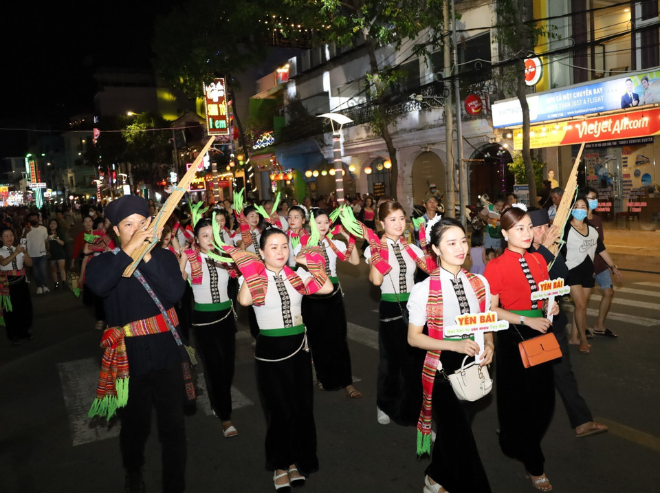 Các hoạt động trong “Tuần Du lịch Văn hóa Tây Bắc năm 2023” tại Cần Thơ thu hút đông đảo khách trong nước và quốc tế. (Ảnh: Ánh Tuyết/TTXVN)