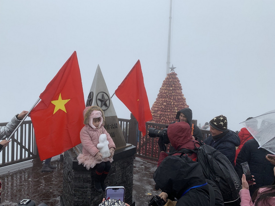  Một "mẫu nhí" thu hút ống kính của phóng viên ảnh. (Ảnh: Quốc Khánh/TTXVN)