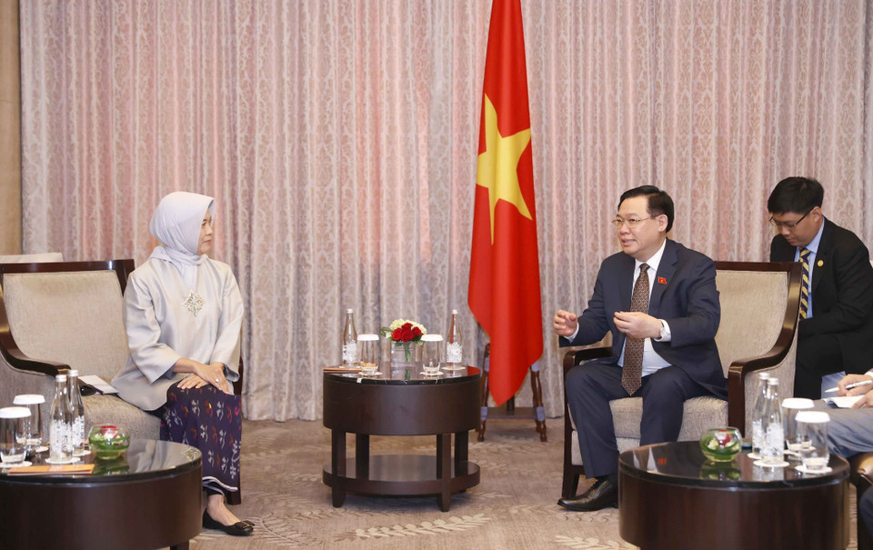 Chủ tịch Quốc hội Vương Đình Huệ tiếp Chủ tịch Ủy ban Kiểm toán Indonesia (BPK) Isma Yantun. (Ảnh: Doãn Tấn/TTXVN)