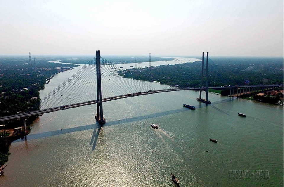 Australia cũng luôn dành cho Việt Nam nguồn hỗ trợ phát triển chính thức (ODA) ổn định. Trong ảnh: Cầu Mỹ Thuận nối hai tỉnh Tiền Giang và Vĩnh Long, tổng nguồn vốn đầu tư khoảng 2.000 tỷ đồng, trong đó, Chính phủ Australia tài trợ 66%, khánh thành và đưa vào hoạt động từ cuối tháng 5/2000. (Ảnh: An Hiếu/TTXVN)
