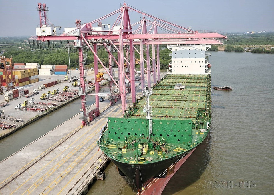 Kim ngạch thương mại hai chiều lần đầu tiên vượt ngưỡng 10 tỷ USD, đạt 12,4 tỷ USD năm 2021 và 13,4 tỷ USD trong 10 tháng đầu năm 2022. Trong ảnh: Chiều 15/3/2019, tàu Morotai trọng tải 40.000 tấn của Tập đoàn CMA CGM (Australia) cập Cảng Container quốc tế SP-ITC (Quận 9, TP Hồ Chí Minh) theo lộ trình từ Tp Hồ Chí Minh đi Australia và ngược lại. (Ảnh: Trần Xuân Tình/TTXVN)