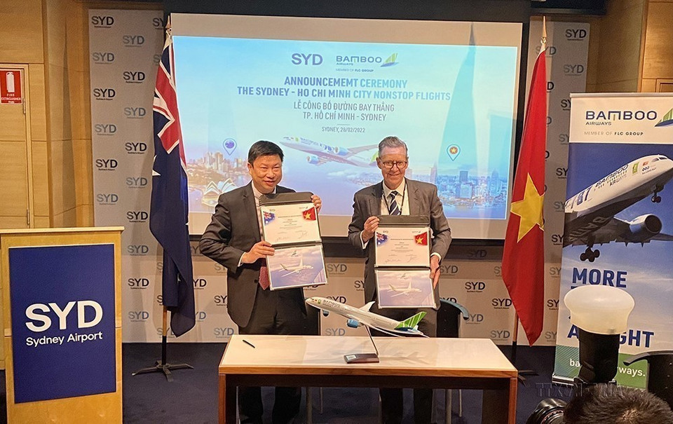 Ngày 28/2/2022, tại Sydney, bang New South Wales, Australia, Hãng hàng không Bamboo Airways chính thức công bố đường bay thẳng nối TP. Hồ Chí Minh với Sydney và ký kết biên bản thoả thuận phát triển hợp tác đối với đường bay thẳng TP. Hồ Chí Minh-Sydney. (Ảnh: Nguyễn Minh/TTXVN)