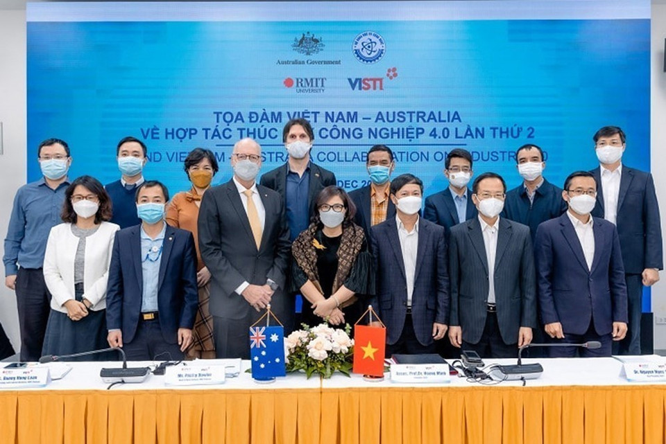 Việt Nam và Australia còn nhiều dư địa để phát triển hơn nữa hợp tác trên tất cả các kênh, các lĩnh vực. Trong ảnh: Đại học RMIT và Học viện Khoa học, Công nghệ và Đổi mới sáng tạo (Bộ Khoa học và Công nghệ) đồng tổ chức Tọa đàm Việt Nam-Australia về hợp tác thúc đẩy Công nghiệp 4.0 lần thứ hai, nhằm nâng cao năng lực thích ứng với Cách mạng Công nghiệp 4.0 ở Việt Nam cũng như châu Á-Thái Bình Dương (Hà Nội, 8/12/2021). (Ảnh: TTXVN phát)