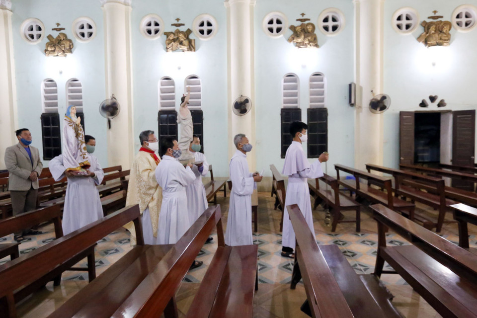 Rước Chúa sống lại tại Lễ Phục sinh 2020 ở Nhà thờ Hữu Bằng. (Ảnh: Anh Tuấn/TTXVN)