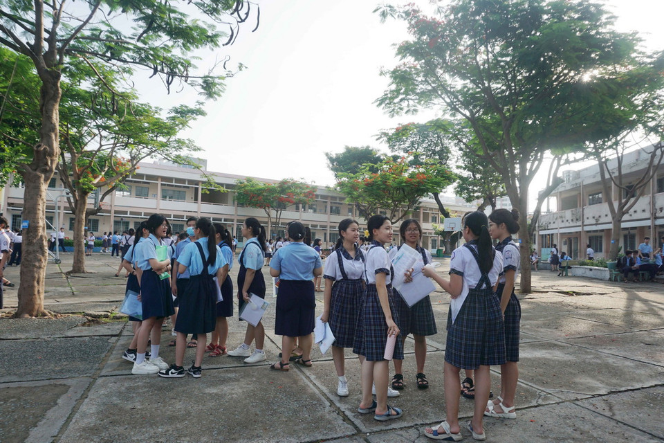 Năm học 2024-2025, Thành phố Hồ Chí Minh tuyển hơn 77.300 chỉ tiêu lớp 10 công lập trong tổng số gần 98.700 thí sinh đăng ký dự thi. (Ảnh: Thu Hoài/TTXVN)