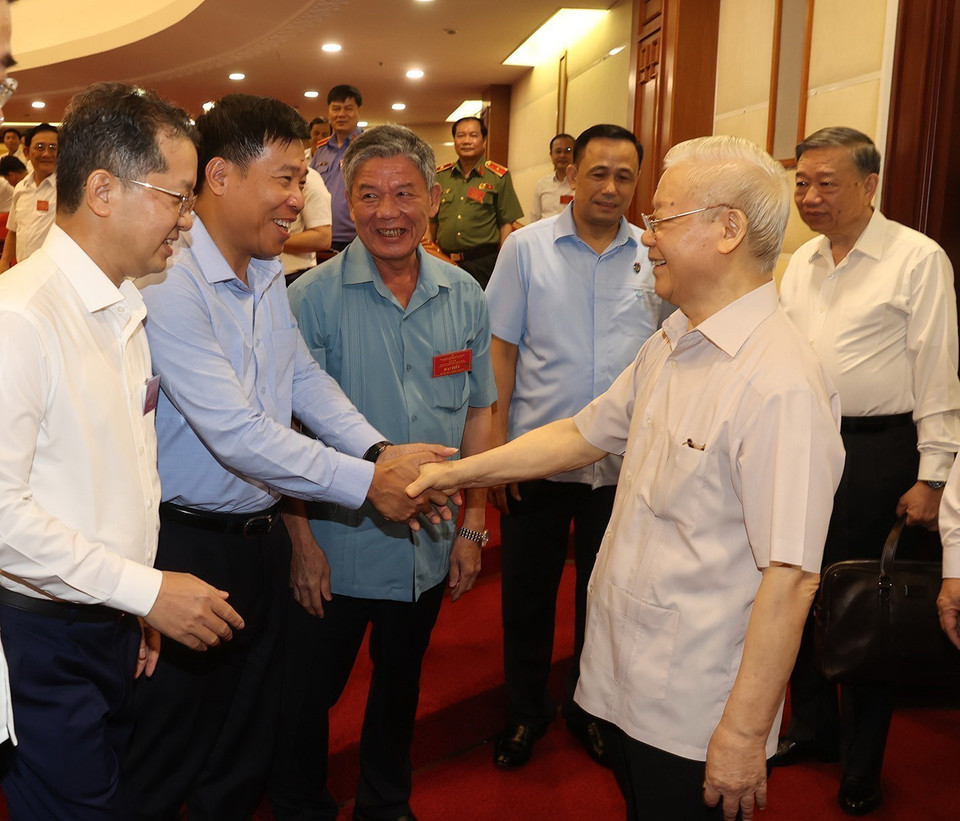 Tổng Bí thư Nguyễn Phú Trọng với các đại biểu dự hội nghị. (Ảnh: Trí Dũng/TTXVN)