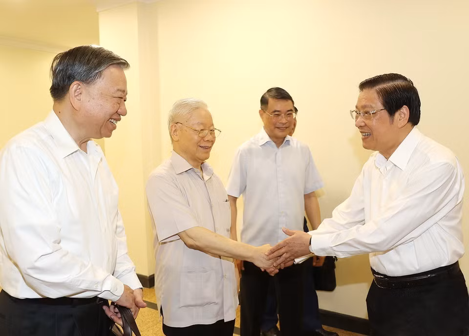 Tổng Bí thư Nguyễn Phú Trọng với các đồng chí lãnh đạo Đảng, Nhà nước và đại biểu dự hội nghị. (Ảnh: Trí Dũng/TTXVN)