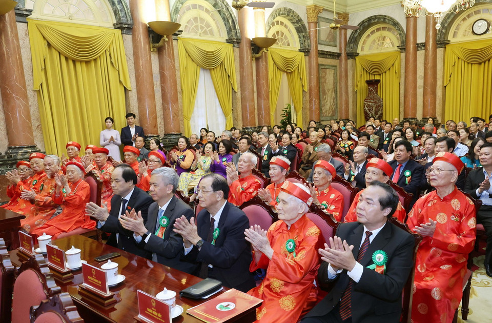 Các đại biểu dự buổi gặp mặt. (Ảnh: Nhan Sáng/TTXVN)