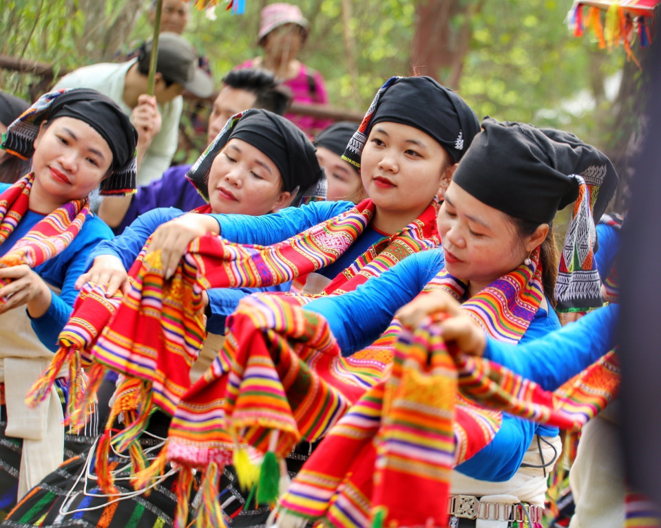 Màn múa khăn mừng Lễ hội Chá Mùn của dân tộc Thái, tỉnh Thanh Hóa. (Ảnh: Tuấn Đức/TTXVN)