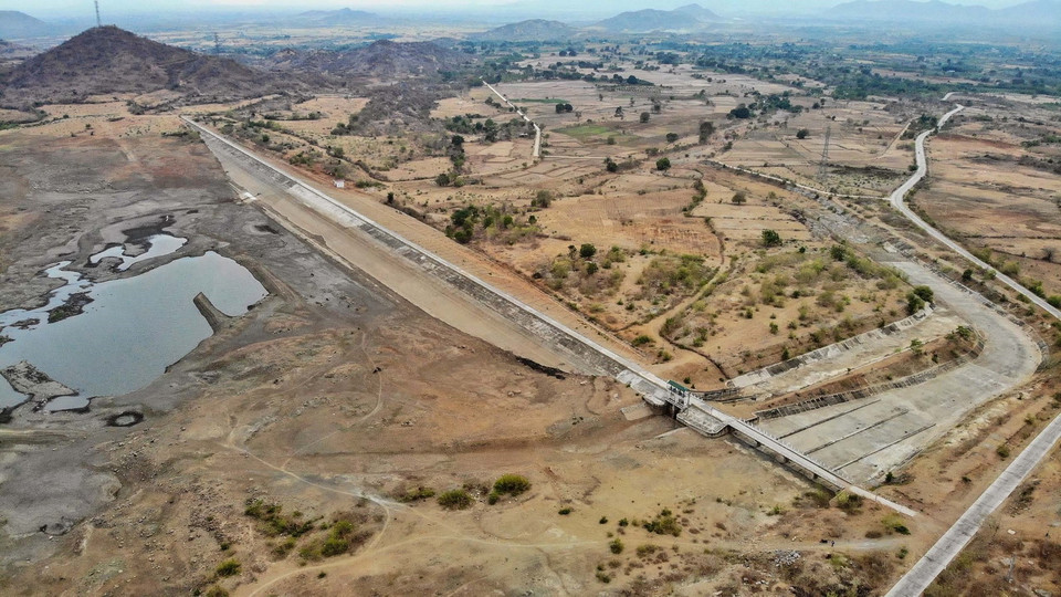 Hồ Phước Trung, huyện Bác Ái có dung tích dưới mực nước chết. (Ảnh: TTXVN)