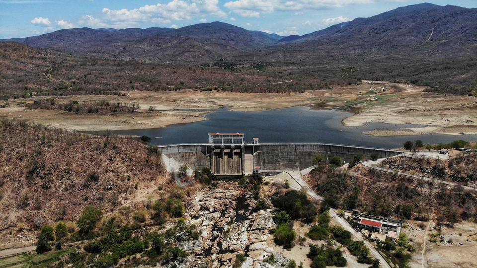 Hồ Tân Giang, huyện Ninh Phước có dung tích dưới mực nước chết. (Ảnh: TTXVN)
