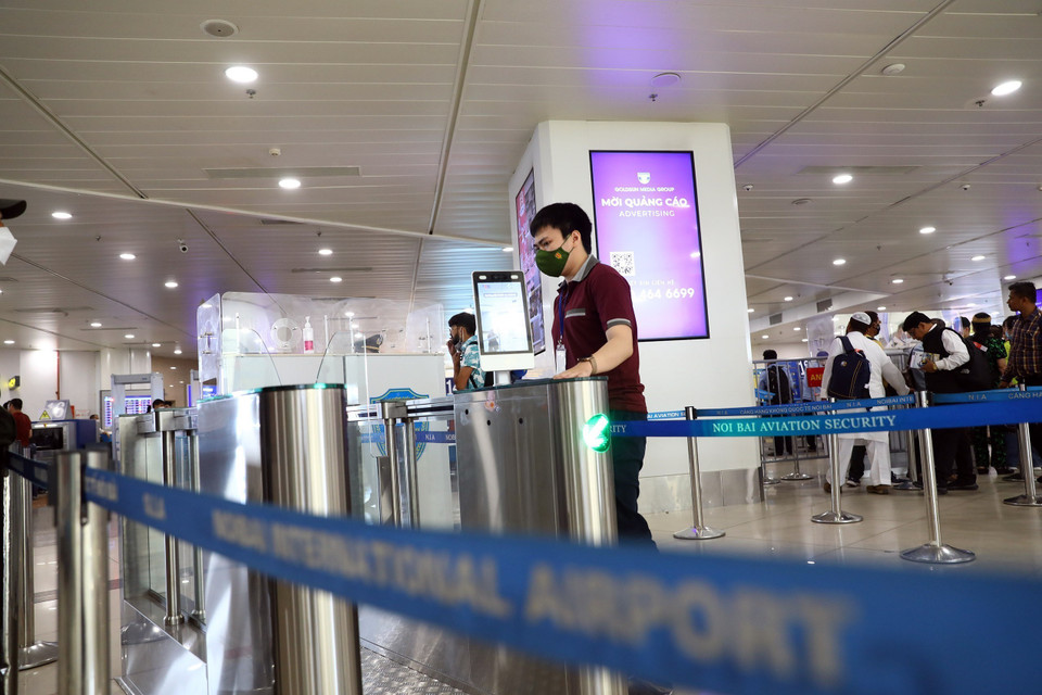 Thời gian dự kiến từ 17/4-17/5/2023, gồm 1 làn thí điểm tại khu C, tầng 2 - Nhà ga hành khách T1 và 2 quầy làm thủ tục thí điểm (quầy A31-A32) của hãng hàng không Bamboo Airways tại Nhà ga T1. (Ảnh: Huy Hùng/TTXVN)