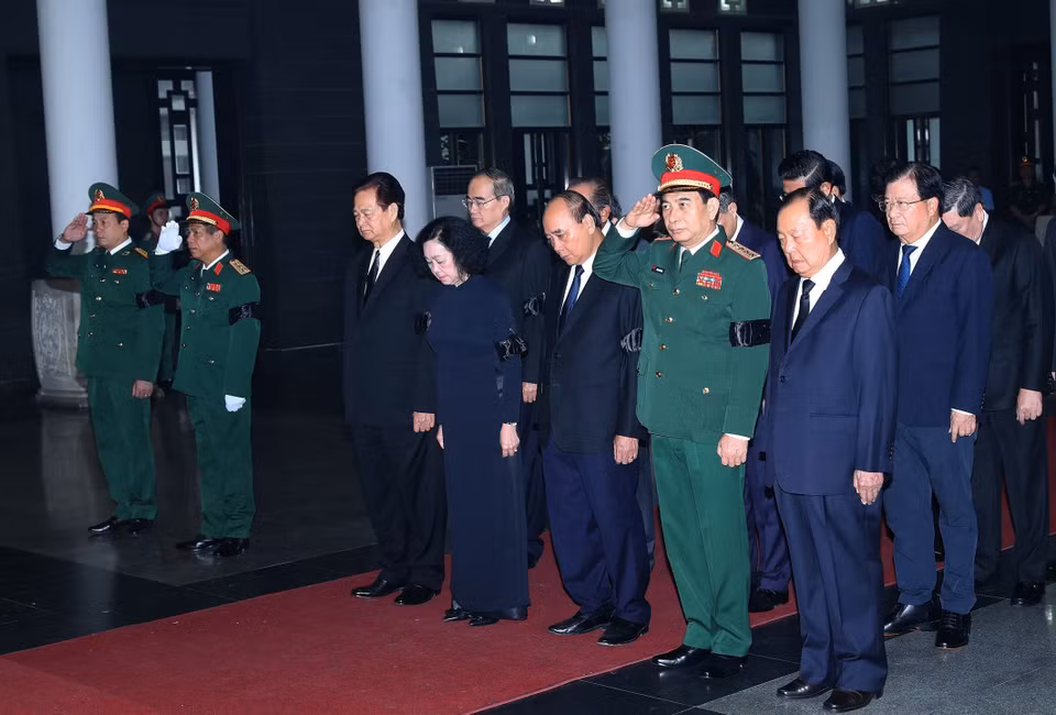 Đoàn Bí thư Trung ương Đảng do bà Trương Thị Mai, Ủy viên Bộ Chính trị, Thường trực Ban Bí thư, Trưởng Ban Tổ chức Trung ương viếng Thượng tướng Nguyễn Chí Vịnh. (Ảnh: Trọng Đức/TTXVN)