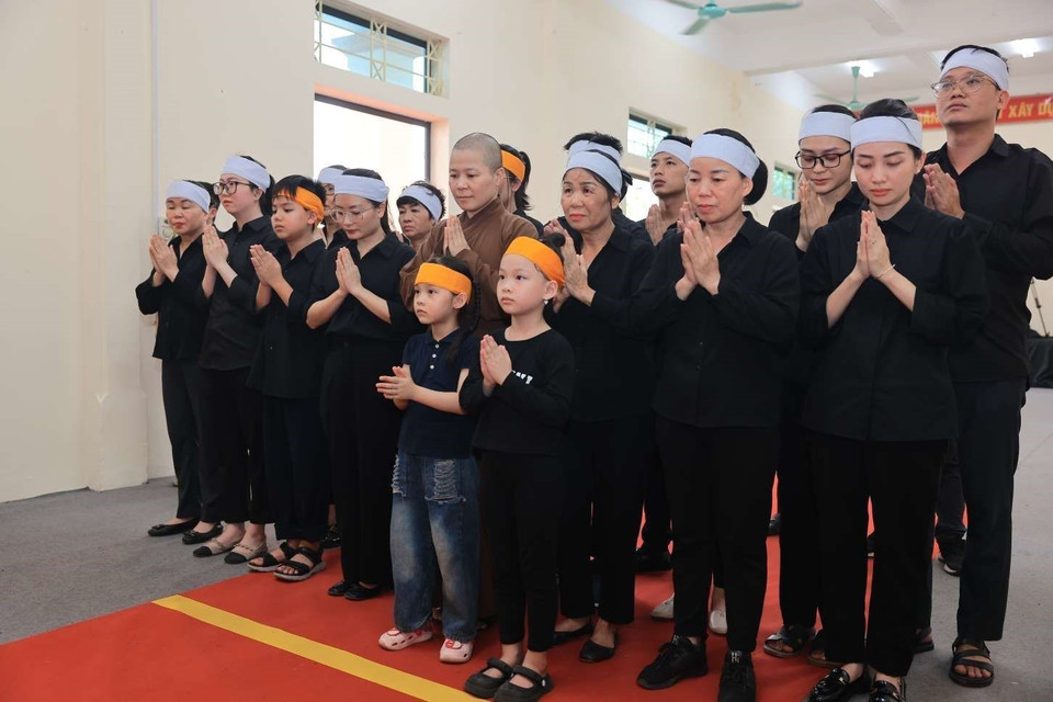 Lễ truy điệu Tổng Bí thư Nguyễn Phú Trọng tại xã Đông Hội, huyện Đông Anh. (Ảnh: TTXVN)