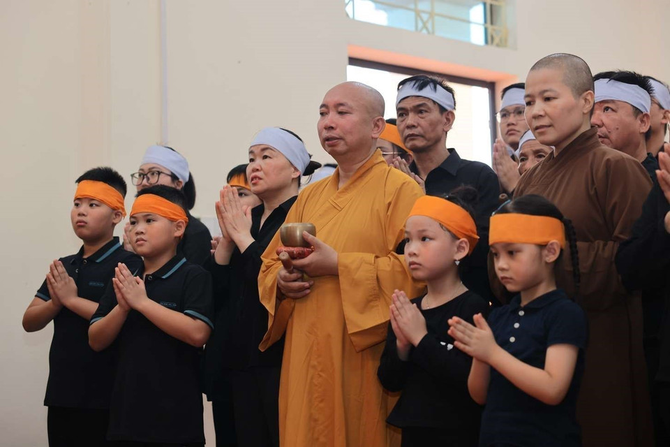 Lễ trước giờ truy điệu Tổng Bí thư Nguyễn Phú Trọng tại xã Đông Hội, huyện Đông Anh. (Ảnh: TTXVN)