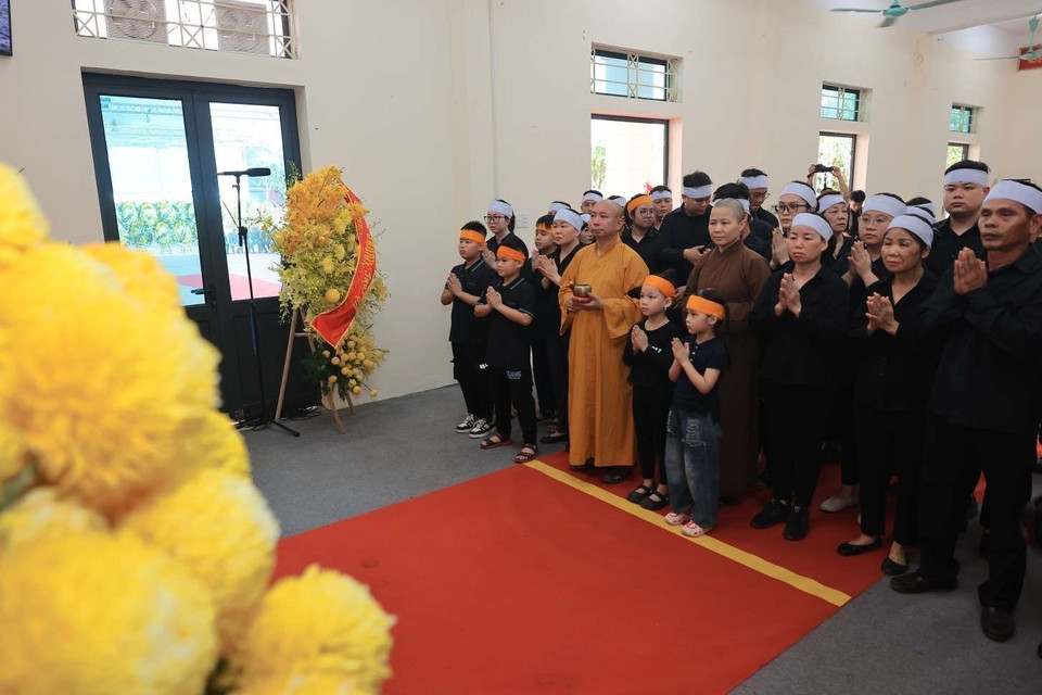 Lễ trước giờ truy điệu Tổng Bí thư Nguyễn Phú Trọng tại xã Đông Hội, huyện Đông Anh. (Ảnh: TTXVN)