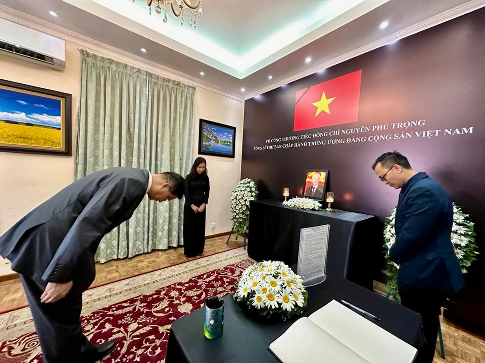 Đại sứ Trung Quốc tại Sri Lanka viếng Tổng Bí thư Nguyễn Phú Trọng. (Ảnh: Đại sứ quán Việt Nam tại Sri Lanka)