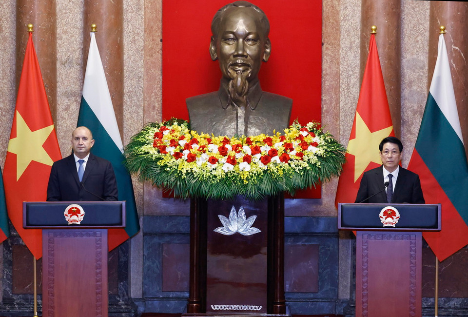 Chủ tịch nước Lương Cường và Tổng thống Bulgaria Rumen Radev tại cuộc gặp gỡ báo chí. (Ảnh: Lâm Khánh/TTXVN)