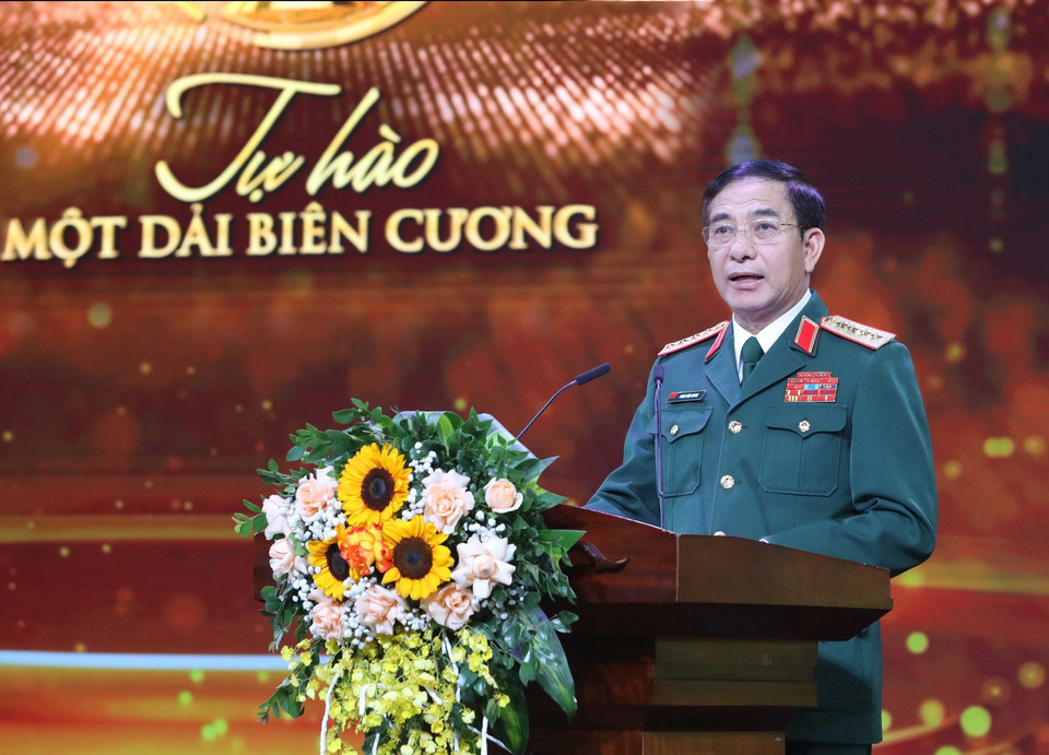 Đại tướng Phan Văn Giang, Ủy viên Bộ Chính trị, Bộ trưởng Bộ Quốc phòng phát biểu tại Lễ trao giải ảnh. (Ảnh: Phương Hoa/TTXVN)