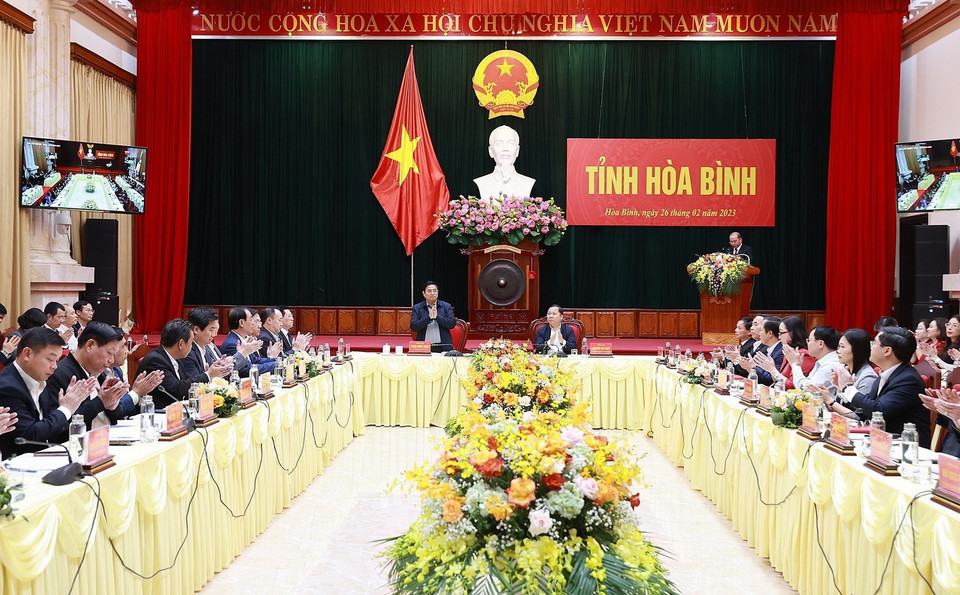 Thủ tướng Phạm Minh Chính tại buổi làm việc với lãnh đạo chủ chốt tỉnh Hòa Bình. (Ảnh: Dương Giang/TTXVN)