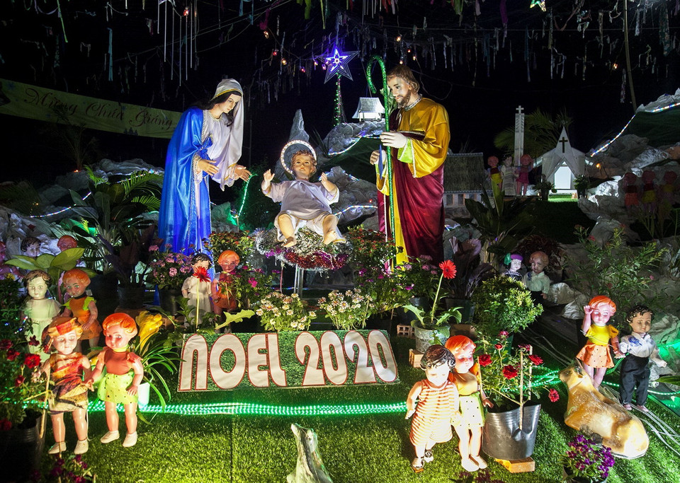 Tái hiện hình ảnh Chúa hài đồng ở trung tâm Giáo phận Long Xuyên, tỉnh Kiên Giang. (Ảnh: Hồng Đạt/TTXVN)