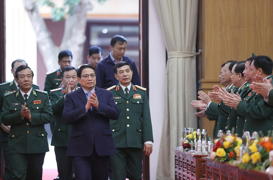 Thủ tướng đến thăm và làm việc với Bộ Tư lệnh Bộ đội Biên phòng. Ảnh: Dương Giang-TTXVN 