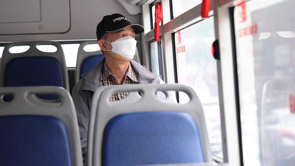 Cảnh vắng khách được ghi nhận trên nhiều chuyến xe buýt tại Hà Nội. (Ảnh: Lâm Phan/Vietnam+)