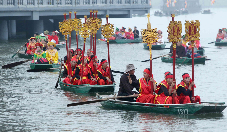 Quang cảnh chèo thuyền trước giờ khai mạc Đại lễ Vesak 2019 tại hội trường chính của Trung tâm Văn hóa Phật giáo Tam Chúc. (Ảnh: TTXVN)