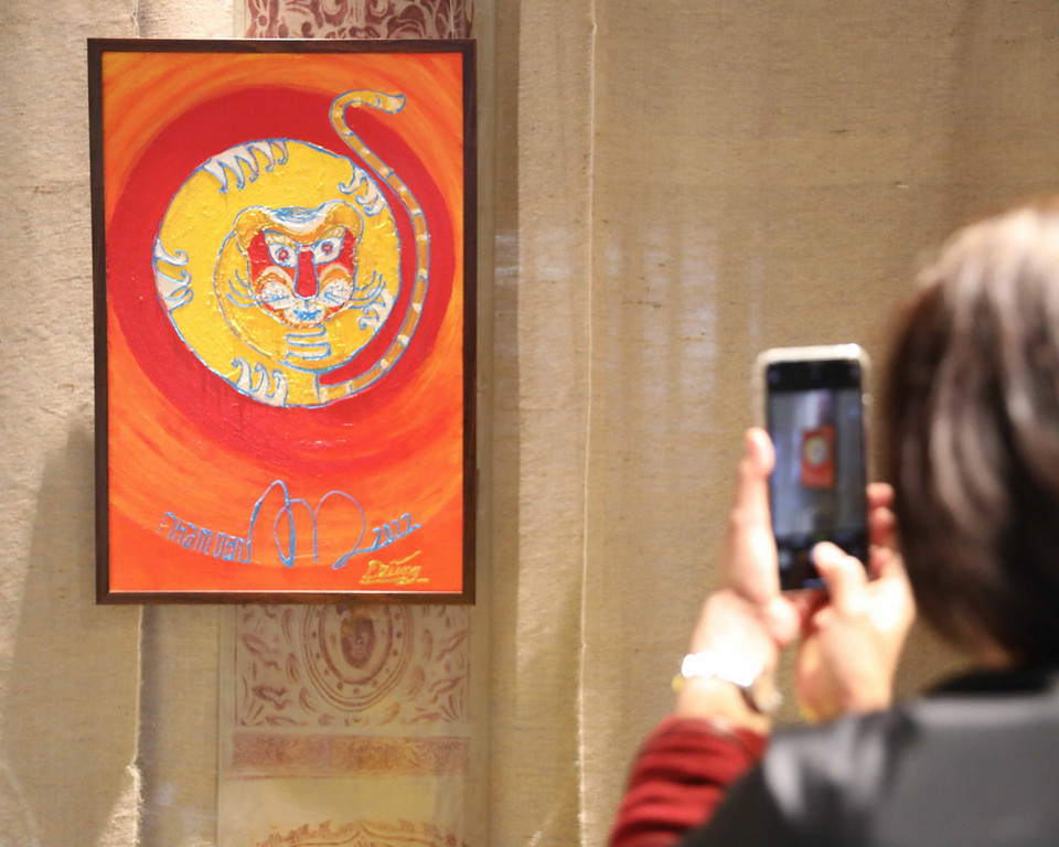 Triển lãm tranh "Hổ" mở đầu cho chuỗi hoạt động. (Ảnh: Thanh Tùng/TTXVN)