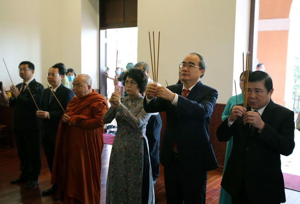 Thành phố Hồ Chí Minh đã tổ chức Lễ dâng hương, dâng hoa Chủ tịch Hồ Chí Minh và Chủ tịch Tôn Đức Thắng tại Bảo tàng Hồ Chí Minh - Chi nhánh Thành phố Hồ Chí Minh. (Ảnh: Thành Chung/TTXVN)