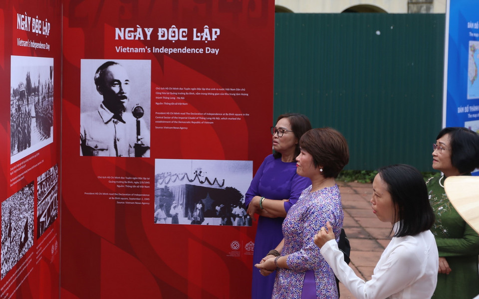 Nhân kỷ niệm 75 năm ngày Cách mạng Tháng Tám (19/8/1945-19/8/2020) và Quốc khánh 2/9, tại Khu di sản Hoàng thành Thăng Long khai mạc triển lãm ảnh “Độc lập.” (Ảnh: Hoàng Hiếu/TTXVN)