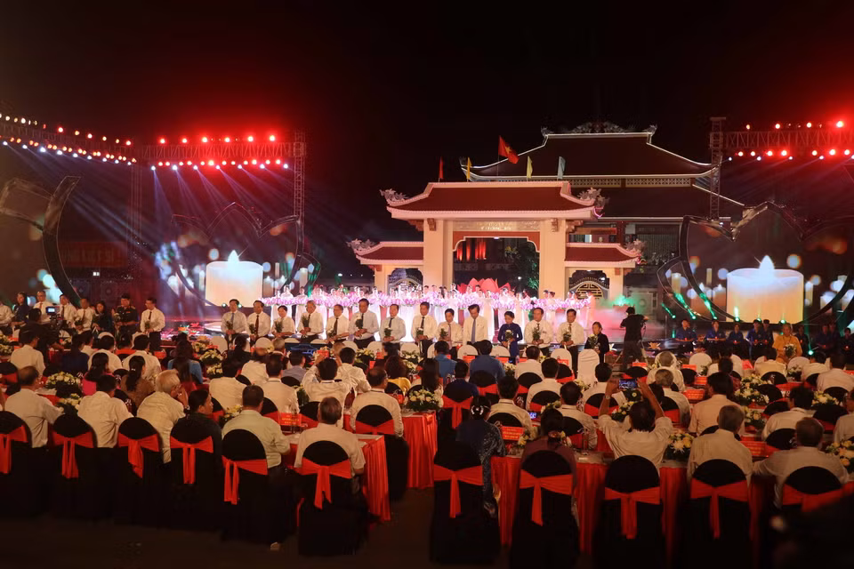 Cầu truyền hình trực tiếp "Khúc tráng ca hòa bình" tại điểm cầu tỉnh Bình Định. (Ảnh: Kha Phạm/TTXVN)