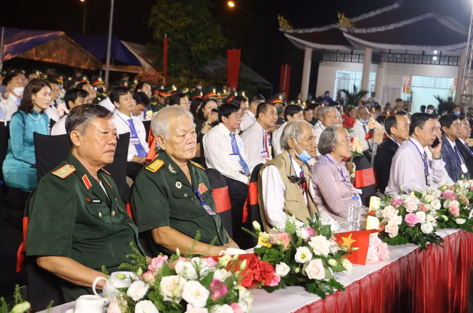 Đại biểu dự cầu truyền hình trực tiếp “Khúc tráng ca hòa bình” tại điểm cầu An Giang. (Ảnh: Công Mạo/TTXVN)