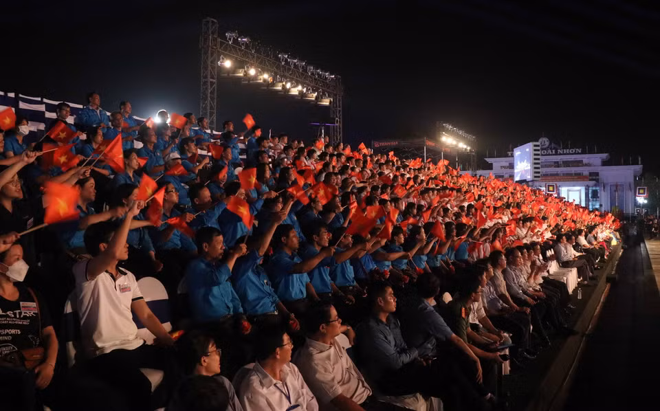 Các đại biểu tham dự Cầu truyền hình trực tiếp "Khúc tráng ca hòa bình" tại điểm cầu tỉnh Bình Định. (Ảnh: Kha Phạm/TTXVN)