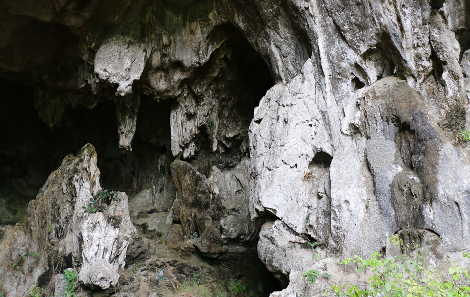 Lối vào chùa Hang Úc, xã Tân Lập, huyện Lục Yên, tỉnh Yên Bái. (Ảnh: Đức Tưởng/TTXVN)