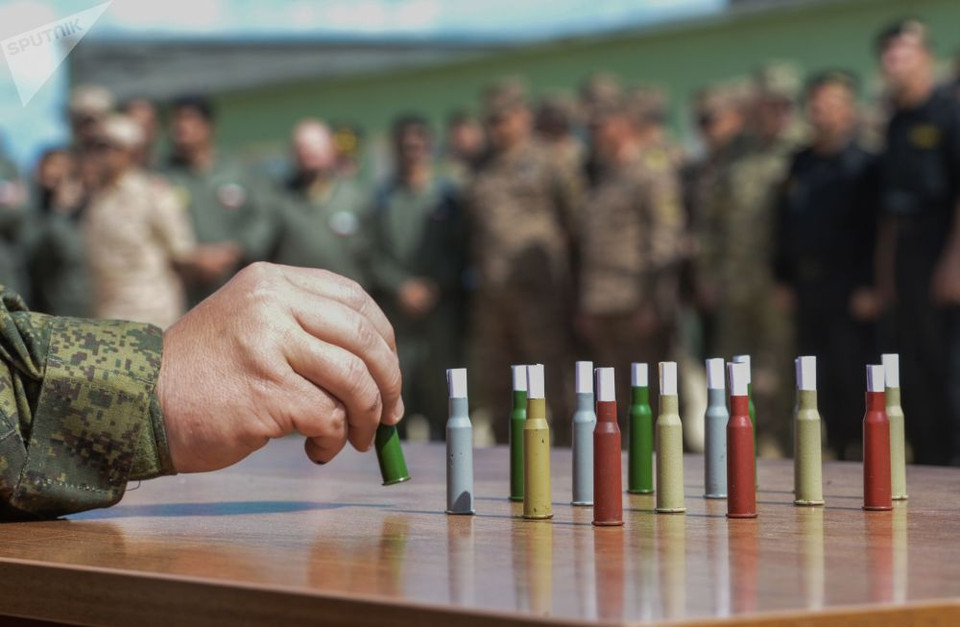 Theo kết quả bốc thăm, đội Nga sẽ trình diễn cùng các xe tăng màu đỏ. (Nguồn: Sputnik)