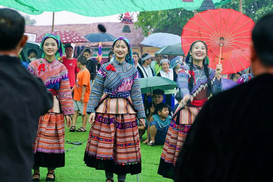 Ném còn giao duyên của đồng bào dân tộc Mông. (Ảnh: Khánh HòaTTXVN)