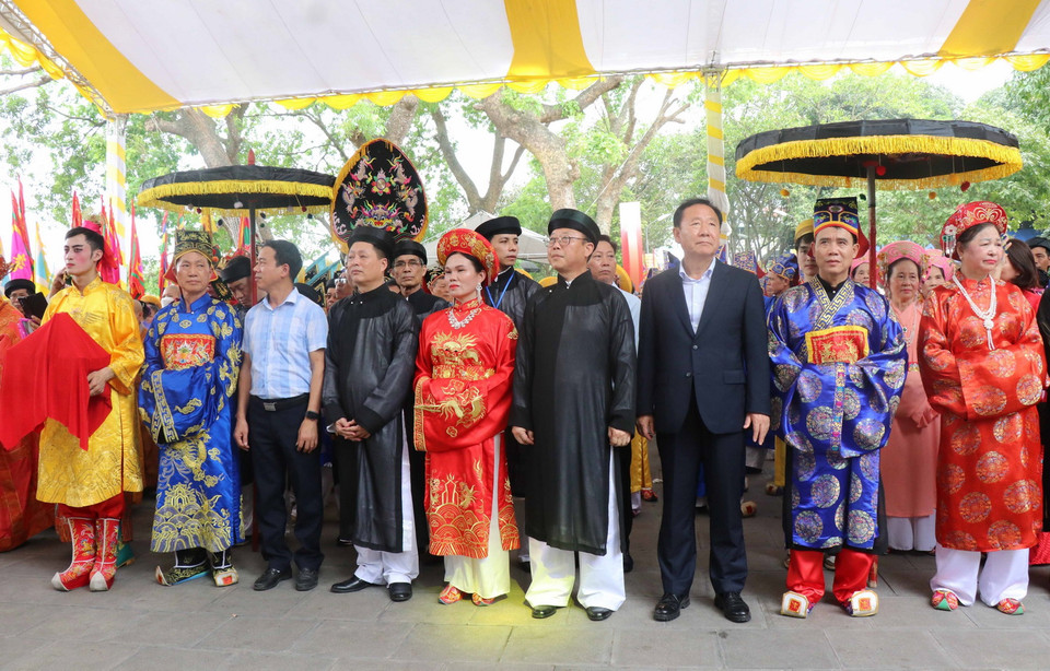  Các đại biểu tại lễ hội Đền Đô. (Ảnh: Thanh Thương/TTXVN)