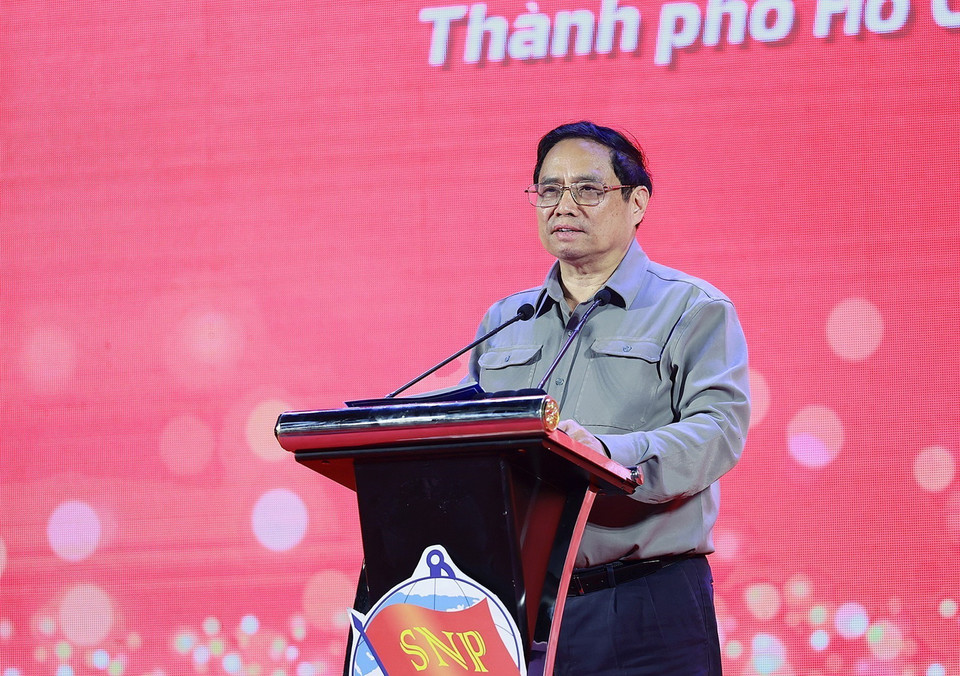 Thủ tướng phát biểu tại Lễ phát lệnh làm hàng đầu năm của Tổng Công ty Tân Cảng Sài Gòn. (Ảnh: Dương Giang/TTXVN)