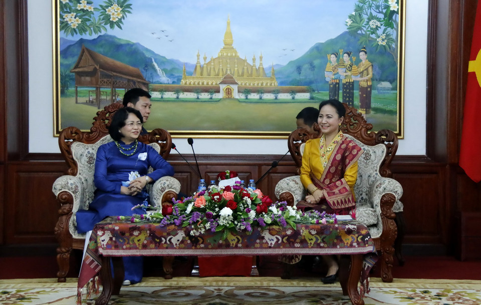 Phó Chủ tịch nước đang tiếp Chủ tịch Trung ương Liên hiệp Phụ nữ Lào, bà Inlavan Keobounphan. (Ảnh: Phạm Kiên/Vietnam+)