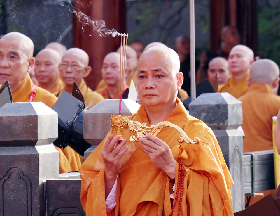 Trang nghiêm thực hiện nghi lễ Đại lễ Phật đản Phật lịch 2568 tại Thành phố Hồ Chí Minh. (Ảnh: Xuân Khu/TTXVN)