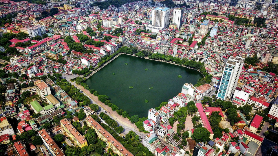 Hồ Xã Đàn (hay hồ Nam Đồng) thuộc Phường Nam Đồng, quận Đống Đa, bao bọc hồ là các tuyến phố Hồ Đắc Di, Trần Hữu Tước và Đặng Văn Ngữ. (Ảnh: Thành Đạt/TTXVN)