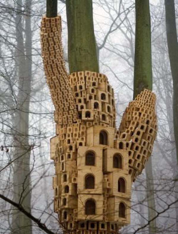 Một ngôi nhà chim lấy ý tưởng từ lâu đài của Benito Mussolini ở Rome. (Nguồn: Birdhouses of the World/Caters News)