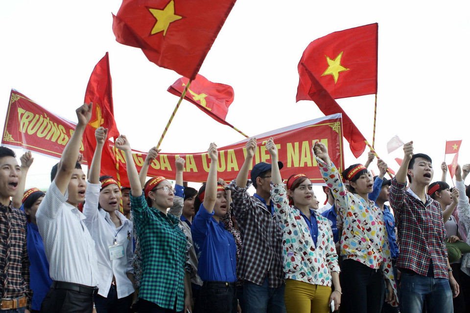 Gần 1.000 thanh niên, sinh viên, học sinh trên địa bàn tỉnh Thanh Hóa tham gia buổi míttinh phản đối Trung Quốc. (Ảnh: Thế Duyệt/TTXVN)